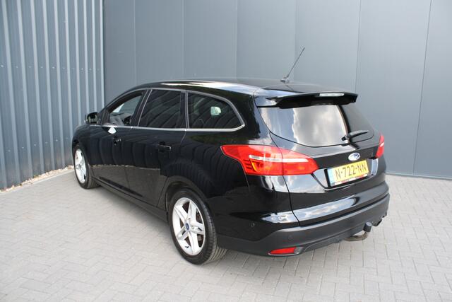Ford FOCUS Wagon 1.5 Titanium - NAVIGATIE - CAMERA - TREKHAAK - PDC - RIJKLAAR