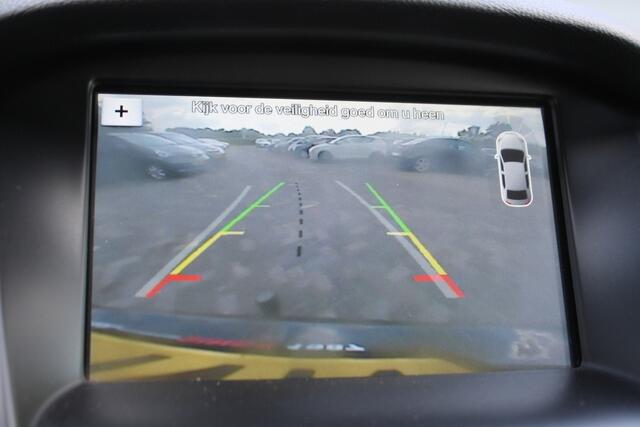 Ford FOCUS Wagon 1.5 Titanium - NAVIGATIE - CAMERA - TREKHAAK - PDC - RIJKLAAR