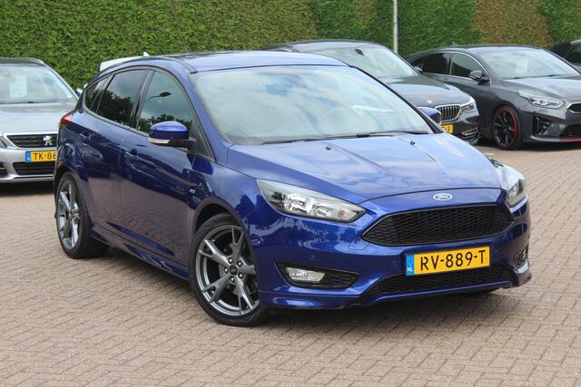 Ford FOCUS 1.5 ST-Line / Trekhaak / Navigatie / Parkeerhulp V+A / 18'' / Xenon / Cruise Control