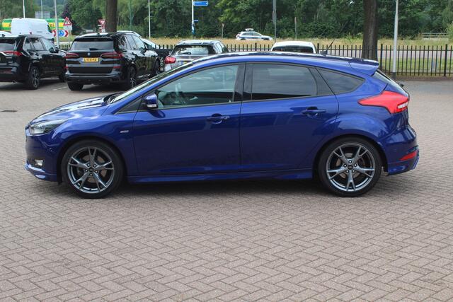 Ford FOCUS 1.5 ST-Line / Trekhaak / Navigatie / Parkeerhulp V+A / 18'' / Xenon / Cruise Control