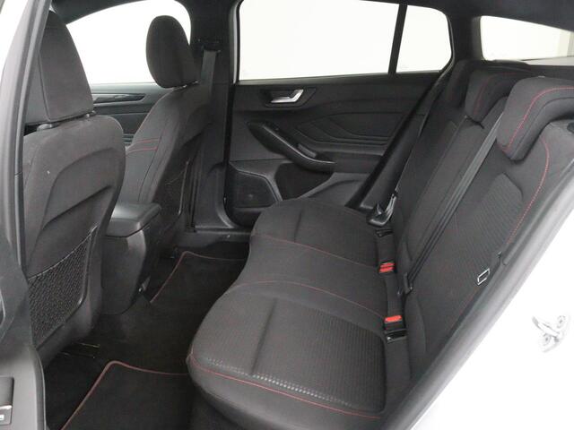 Ford FOCUS 1.5 EcoBoost ST Line X | Camera | Carplay | Trekhaak | Full LED | Navigatie | Keyless | Digital Cockpit | Climate control | Parkeerhulp | Cruise control