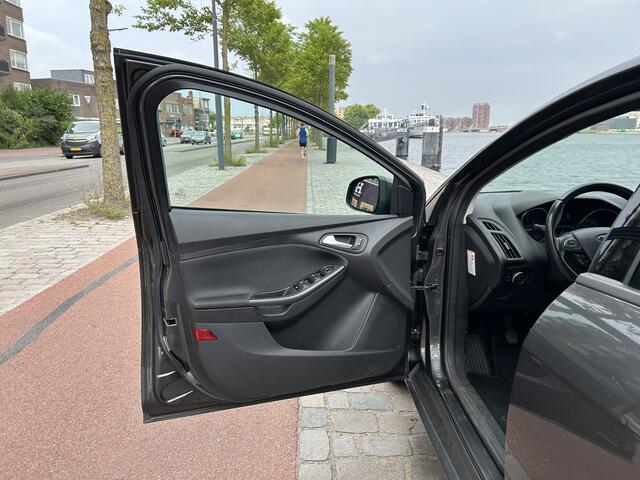 Ford FOCUS 1.0 Lease Edition Navi Airco/ECC PDC