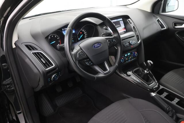 Ford FOCUS Wagon 1.0 Titanium | Trekhaak | Navigatie | Voorruitverwarming | Parkeersensoren | Cruise Control | Climate Control |