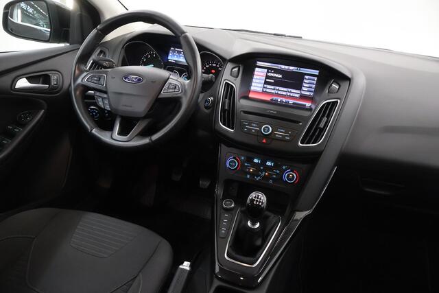 Ford FOCUS Wagon 1.0 Titanium | Trekhaak | Navigatie | Voorruitverwarming | Parkeersensoren | Cruise Control | Climate Control |