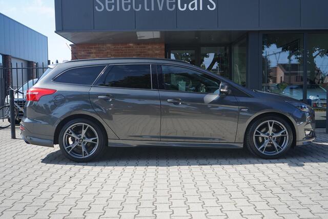 Ford FOCUS Wagon 1.5 ST-Line , Automaat, AppleCarplay, 18''LM, 184Pk, Xenon/LED.