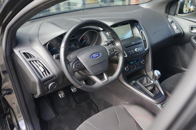 Ford FOCUS 1.0 ST-Line , Camera, AppleCarplay, PDC, Cruise, 140Pk, Nieuwe APK.