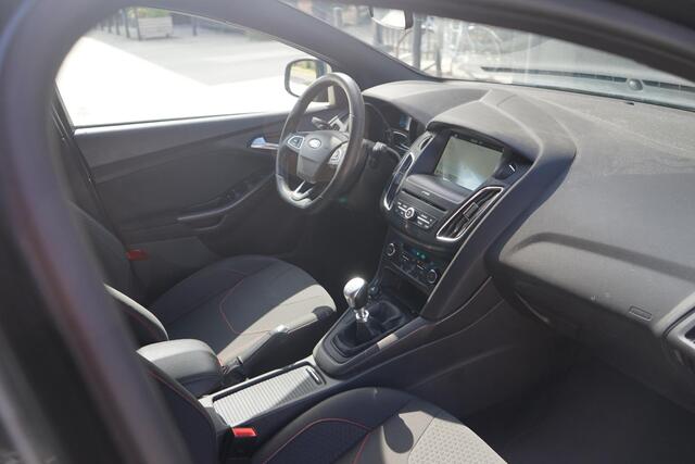 Ford FOCUS 1.0 ST-Line , Camera, AppleCarplay, PDC, Cruise, 140Pk, Nieuwe APK.