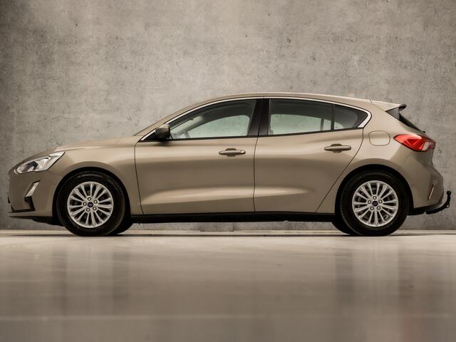 Ford FOCUS 1.0 EcoBoost Titanium Business Automaat (APPLE CARPLAY, GROOT NAVI, STUUR/STOELVERWARMING, ADAPTIVE CRUISE, SPORTSTOELEN, CLIMATE, TREKHAAK, GETINT GLAS, CAMERA, NIEUWE APK, NIEUWSTAAT)