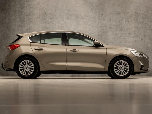 Ford FOCUS 1.0 EcoBoost Titanium Business Automaat (APPLE CARPLAY, GROOT NAVI, STUUR/STOELVERWARMING, ADAPTIVE CRUISE, SPORTSTOELEN, CLIMATE, TREKHAAK, GETINT GLAS, CAMERA, NIEUWE APK, NIEUWSTAAT)