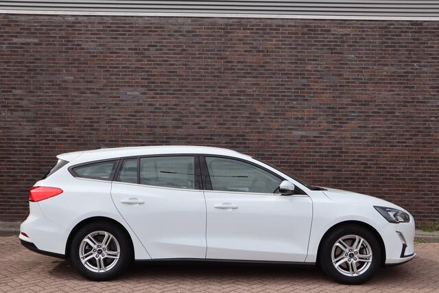 Ford FOCUS Wagon 1.0 EcoBoost Trend Edition Business, navigatie, camera, ijskoude airco Zeer mooie en frisse auto