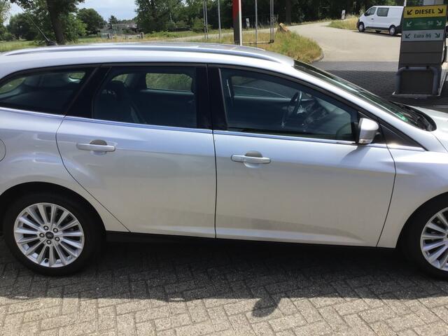 Ford FOCUS 1.5 TDCI TITANIUM EDITION