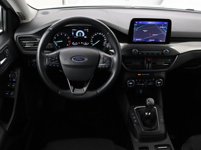 Ford FOCUS 1.0 EcoBoost Titanium | Adaptive cruise | Carplay | Navigatie | Keyless | Full LED | Climate control | Getint glas | Parkeerhulp