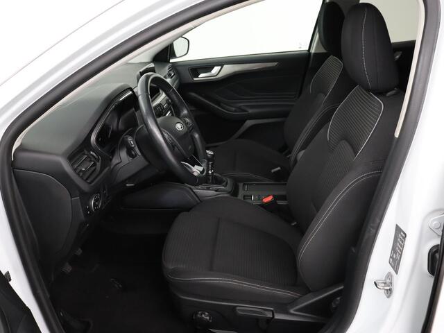 Ford FOCUS 1.0 EcoBoost Titanium | Adaptive cruise | Carplay | Navigatie | Keyless | Full LED | Climate control | Getint glas | Parkeerhulp