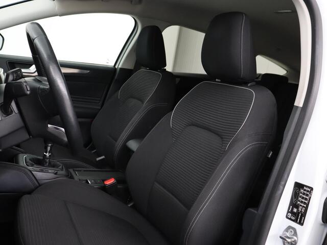Ford FOCUS 1.0 EcoBoost Titanium | Adaptive cruise | Carplay | Navigatie | Keyless | Full LED | Climate control | Getint glas | Parkeerhulp