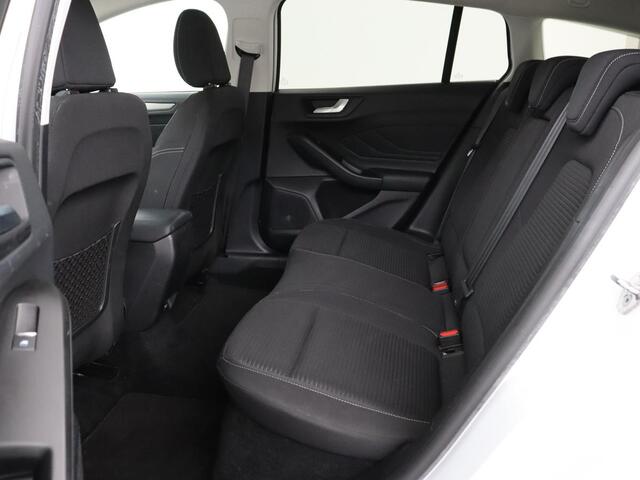 Ford FOCUS 1.0 EcoBoost Titanium | Adaptive cruise | Carplay | Navigatie | Keyless | Full LED | Climate control | Getint glas | Parkeerhulp