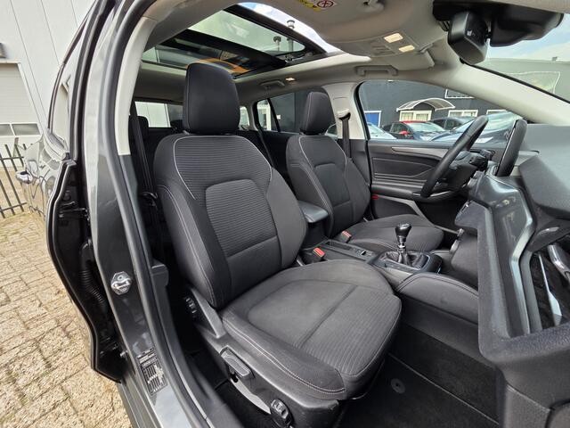 Ford FOCUS Wagon 1.0 EcoBoost Titanium Business PANORAMADAK|NAVIGATIE|CRUISE CONTROL|CAMERA|KEY LESSGO|BANG&OLUFSEN| MUZIEK|PDC VOOR+ACHTER|GETINT GLAS|ELEKTRISCHE KLEP|17 INCH Maandag tot Vrijdag geopend van 09.00 tot 20.00 uur geopend en Zaterdag van 09.00 tot 18.