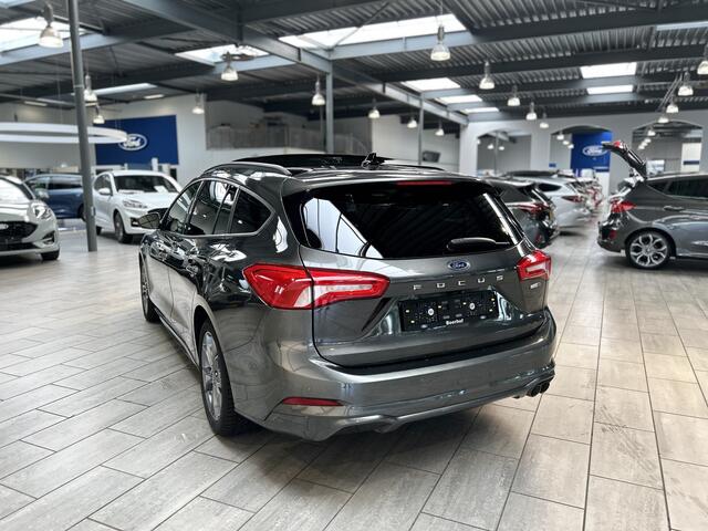 Ford FOCUS Wagon EcoBoost Hybrid 155pk ST Line X | Pano | Winter Pack | Tech. Pack | BLIS | Camera |