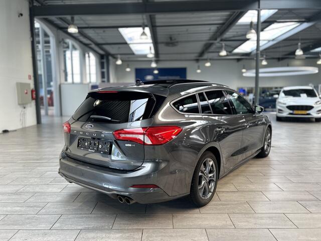Ford FOCUS Wagon EcoBoost Hybrid 155pk ST Line X | Pano | Winter Pack | Tech. Pack | BLIS | Camera |