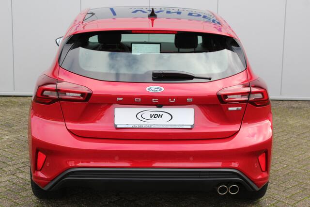 Ford FOCUS 1.0-125pk EcoBoost Mild-Hybrid ST-Line. Chique en erg luxe Ford Focus, fabr. gar. t/m 9 febr. 2027 ! Volautm. airco, navigatie, telefoonvoorb., All Season banden, B&O soundsyst., elektr. panodak, stuur-, stoel- en voorraamverw., adapt. cruise cntrl, side-