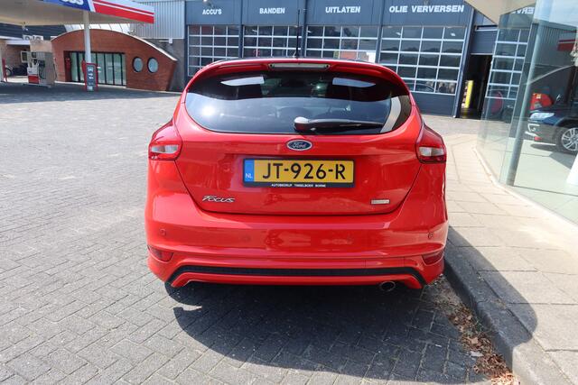Ford FOCUS 1.5 150 PK Red Edition