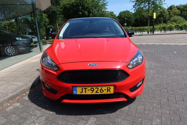 Ford FOCUS 1.5 150 PK Red Edition