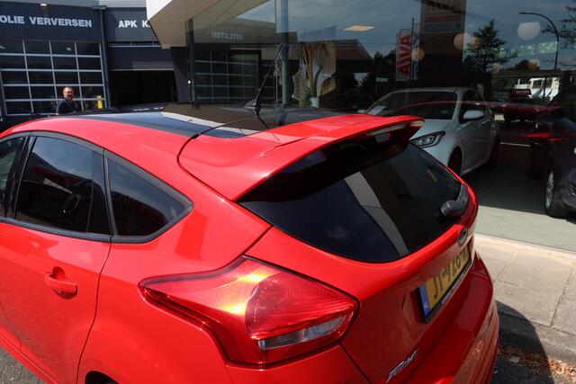 Ford FOCUS 1.5 150 PK Red Edition