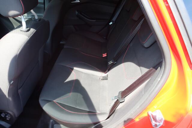 Ford FOCUS 1.5 150 PK Red Edition
