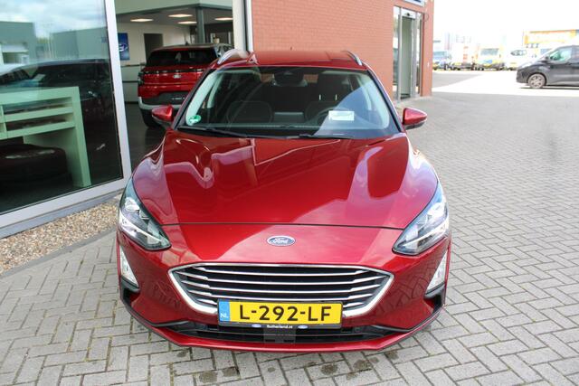 Ford FOCUS Wagon 1.0 EcoBoost 125 PK Titanium Business | Winterpack | 17 Inch Lichtmetalen Velgen | Privacy Glass | Electrische achterklep |Head Up | LED | Adaptieve Cruise Control | Camera | Navi | Climate Control