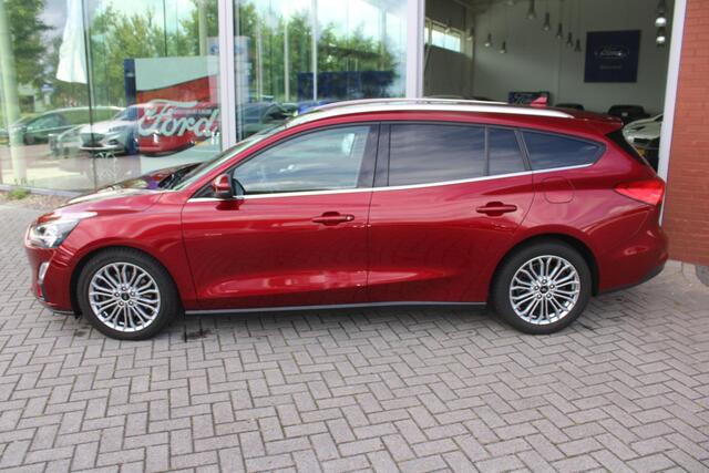Ford FOCUS Wagon 1.0 EcoBoost 125 PK Titanium Business | Winterpack | 17 Inch Lichtmetalen Velgen | Privacy Glass | Electrische achterklep |Head Up | LED | Adaptieve Cruise Control | Camera | Navi | Climate Control