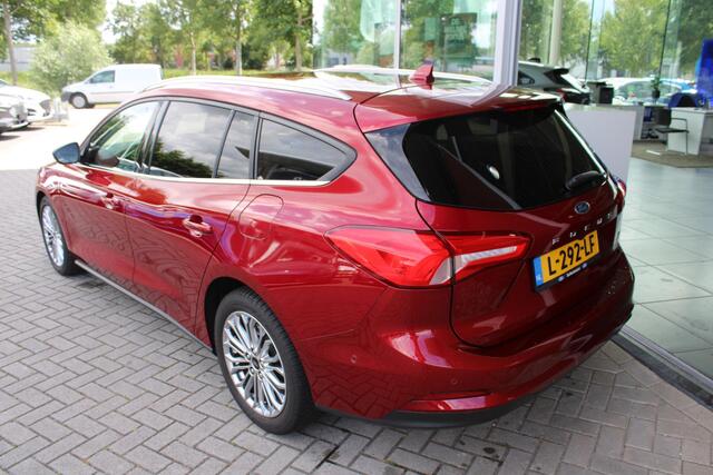 Ford FOCUS Wagon 1.0 EcoBoost 125 PK Titanium Business | Winterpack | 17 Inch Lichtmetalen Velgen | Privacy Glass | Electrische achterklep |Head Up | LED | Adaptieve Cruise Control | Camera | Navi | Climate Control