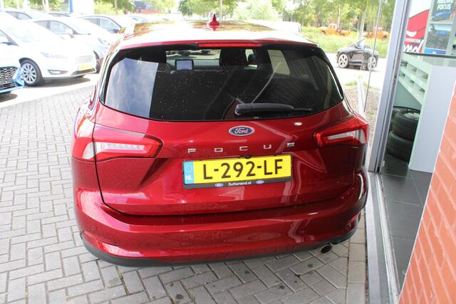 Ford FOCUS Wagon 1.0 EcoBoost 125 PK Titanium Business | Winterpack | 17 Inch Lichtmetalen Velgen | Privacy Glass | Electrische achterklep |Head Up | LED | Adaptieve Cruise Control | Camera | Navi | Climate Control