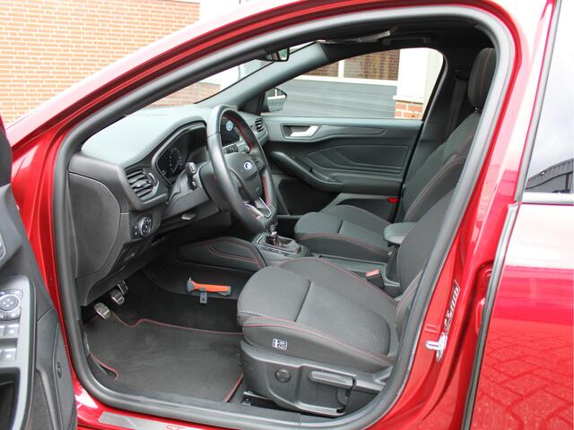Ford FOCUS Wagon 1.5 EcoBoost 182PK ST Line Business /NAVI/LED/Panoramadak/Keyless/B&O/PDC/Stoelverwarming/Camera/Lane assist/DAB+/NAP! 1e eig!