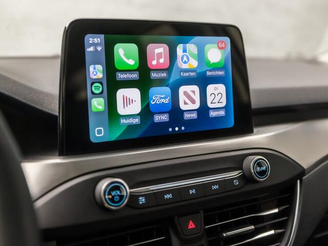 Ford FOCUS Wagon 1.0 EcoBoost Titanium Business Automaat (APPLE CARPLAY, GROOT NAVI, STUUR/STOELVERWARMING, PARKEERSENSOREN, SPORTSTOELEN, CRUISE, DAB+, LED KOPLAMPEN, NIEUWE APK, NIEUWSTAAT)