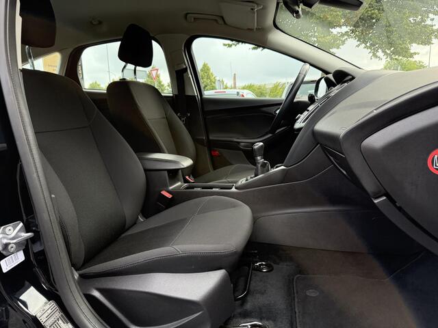 Ford FOCUS 1.0 Trend 2e Eigenaar,Navi,Airco,Cruise,Pdc,Lm velgen,Nieuwe Apk bij Aflevering