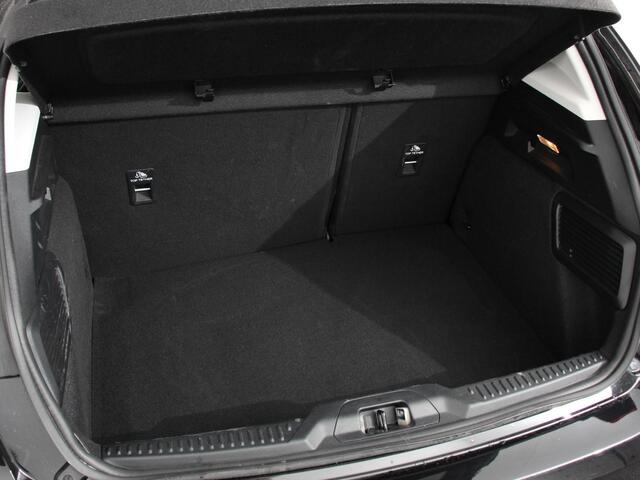 Ford FOCUS 1.0 EcoBoost 155pk Hybrid Automaat Active X Navigatie Climate Control Camera Parkeer sensoren B&O Dab Led Lichtmetalen velgen