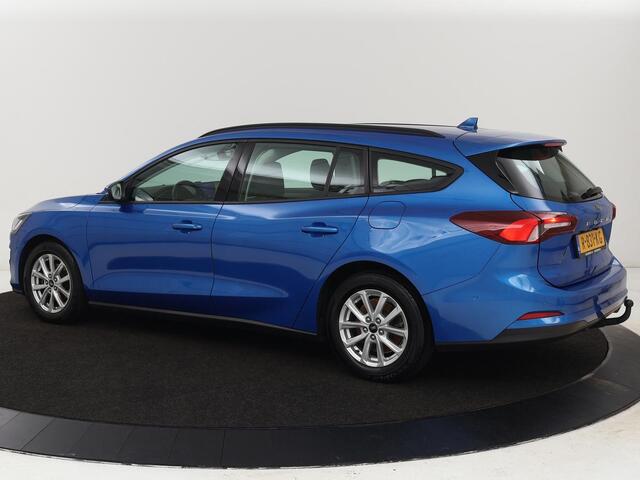 Ford FOCUS 1.0 EcoBoost Connected | Stoel & stuurverwarming | Camera | Adaptive cruise | Trekhaak | Carplay | Keyless | Navigatie | Climate control