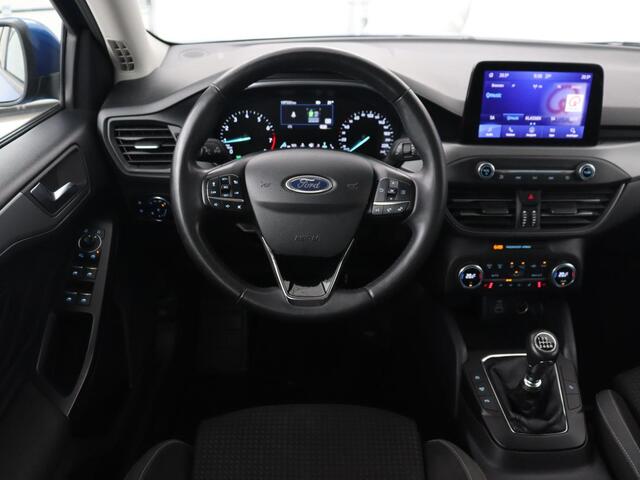 Ford FOCUS 1.0 EcoBoost Connected | Stoel & stuurverwarming | Camera | Adaptive cruise | Trekhaak | Carplay | Keyless | Navigatie | Climate control