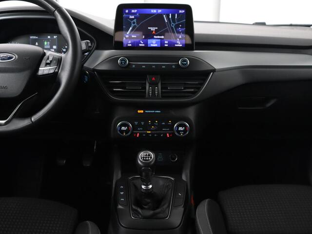 Ford FOCUS 1.0 EcoBoost Connected | Stoel & stuurverwarming | Camera | Adaptive cruise | Trekhaak | Carplay | Keyless | Navigatie | Climate control