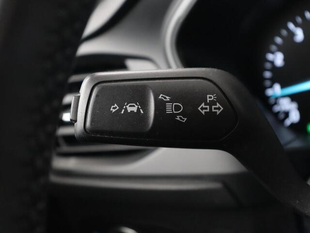 Ford FOCUS 1.0 EcoBoost Connected | Stoel & stuurverwarming | Camera | Adaptive cruise | Trekhaak | Carplay | Keyless | Navigatie | Climate control