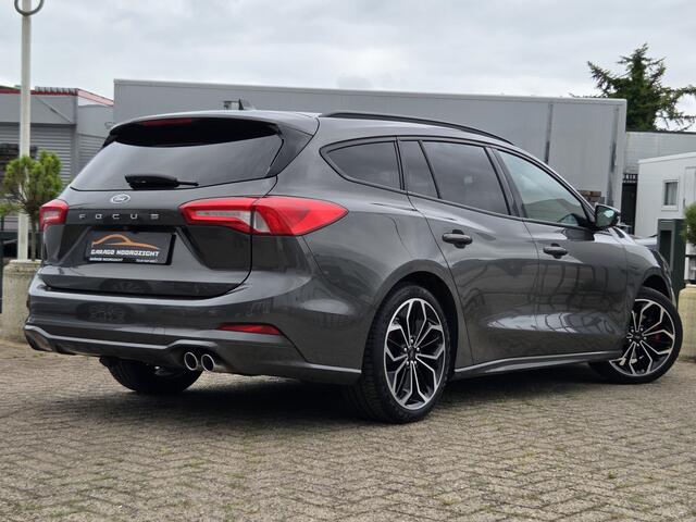 Ford FOCUS Wagon 1.0 EcoBoost ST Line AUTOMAAT|NAVIGATIE|HEAD-UP DISPLAY|LED KOPLAMPEN|STOELVERWARMING+STUUR|GETINT GLAS|18 INCH|DEALER ONDERHOUDEN Maandag tot Vrijdag geopend van 09.00 tot 20.00 uur geopend en Zaterdag van 09.00 tot 18.00 uur