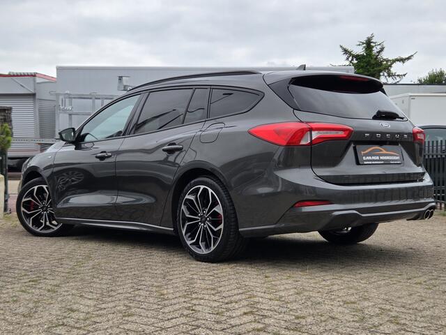 Ford FOCUS Wagon 1.0 EcoBoost ST Line AUTOMAAT|NAVIGATIE|HEAD-UP DISPLAY|LED KOPLAMPEN|STOELVERWARMING+STUUR|GETINT GLAS|18 INCH|DEALER ONDERHOUDEN Maandag tot Vrijdag geopend van 09.00 tot 20.00 uur geopend en Zaterdag van 09.00 tot 18.00 uur