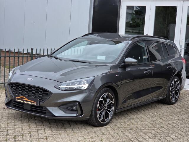 Ford FOCUS Wagon 1.0 EcoBoost ST Line AUTOMAAT|NAVIGATIE|HEAD-UP DISPLAY|LED KOPLAMPEN|STOELVERWARMING+STUUR|GETINT GLAS|18 INCH|DEALER ONDERHOUDEN Maandag tot Vrijdag geopend van 09.00 tot 20.00 uur geopend en Zaterdag van 09.00 tot 18.00 uur