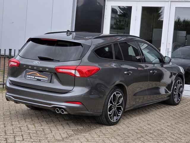 Ford FOCUS Wagon 1.0 EcoBoost ST Line AUTOMAAT|NAVIGATIE|HEAD-UP DISPLAY|LED KOPLAMPEN|STOELVERWARMING+STUUR|GETINT GLAS|18 INCH|DEALER ONDERHOUDEN Maandag tot Vrijdag geopend van 09.00 tot 20.00 uur geopend en Zaterdag van 09.00 tot 18.00 uur