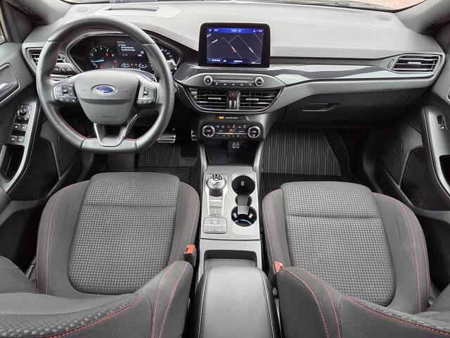 Ford FOCUS Wagon 1.0 EcoBoost ST Line AUTOMAAT|NAVIGATIE|HEAD-UP DISPLAY|LED KOPLAMPEN|STOELVERWARMING+STUUR|GETINT GLAS|18 INCH|DEALER ONDERHOUDEN Maandag tot Vrijdag geopend van 09.00 tot 20.00 uur geopend en Zaterdag van 09.00 tot 18.00 uur