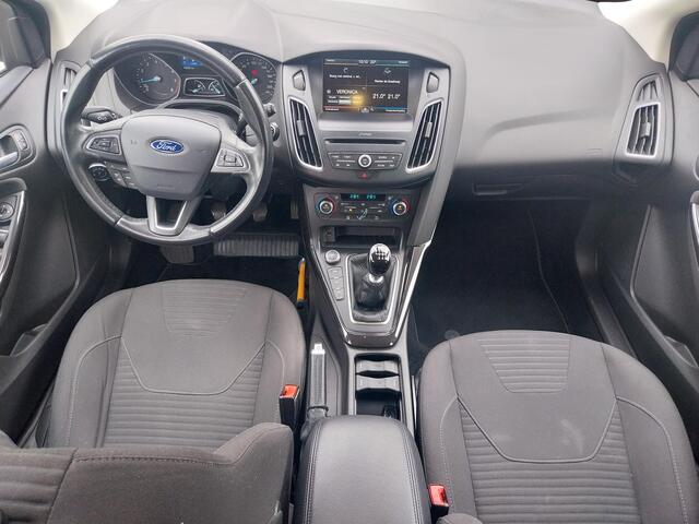 Ford FOCUS Wagon 1.0 Titanium | Navigatie | Trekhaak | Parkeersensoren |
