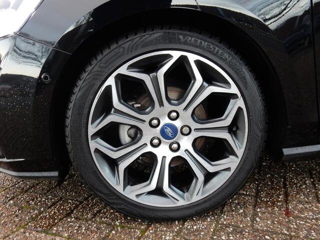 Ford FOCUS 125PK EcoBoost Titanium Business 5drs | 18 inch | Full LED | Winterpack | B&O | Adapt. cruise | All seasonbanden |