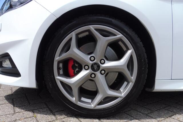 Ford FOCUS Wagon 2.0 ST 250pk Zeer netjes