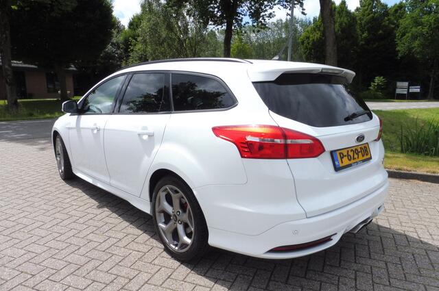 Ford FOCUS Wagon 2.0 ST 250pk Zeer netjes