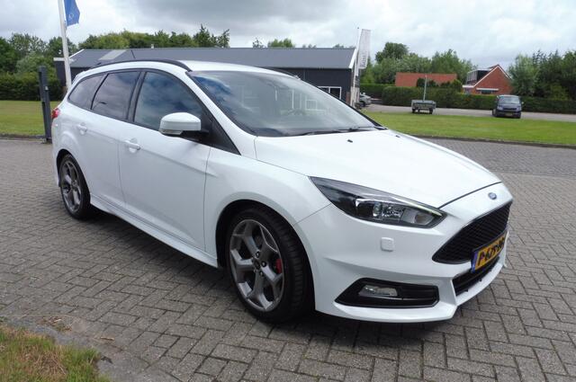 Ford FOCUS Wagon 2.0 ST 250pk Zeer netjes
