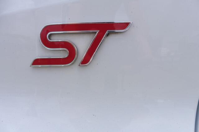 Ford FOCUS Wagon 2.0 ST 250pk Zeer netjes